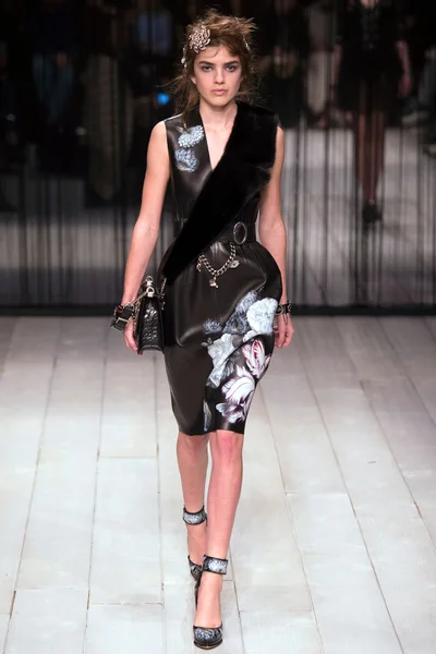Look 27